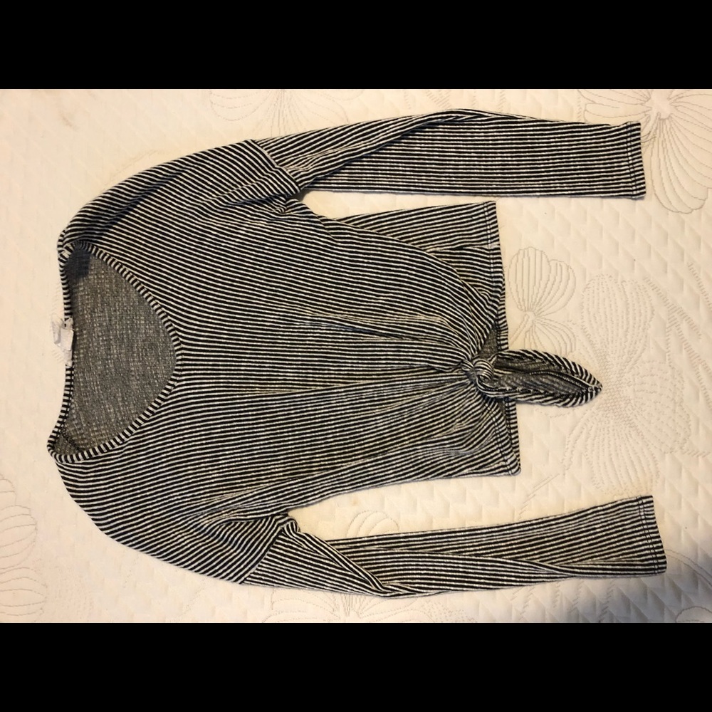 Long sleeve front tie